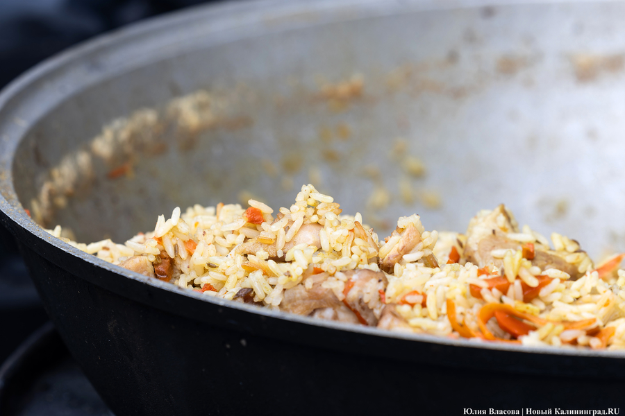 Прикидываясь Кантом: у Кафедрального собора открылась ярмарка (фото)