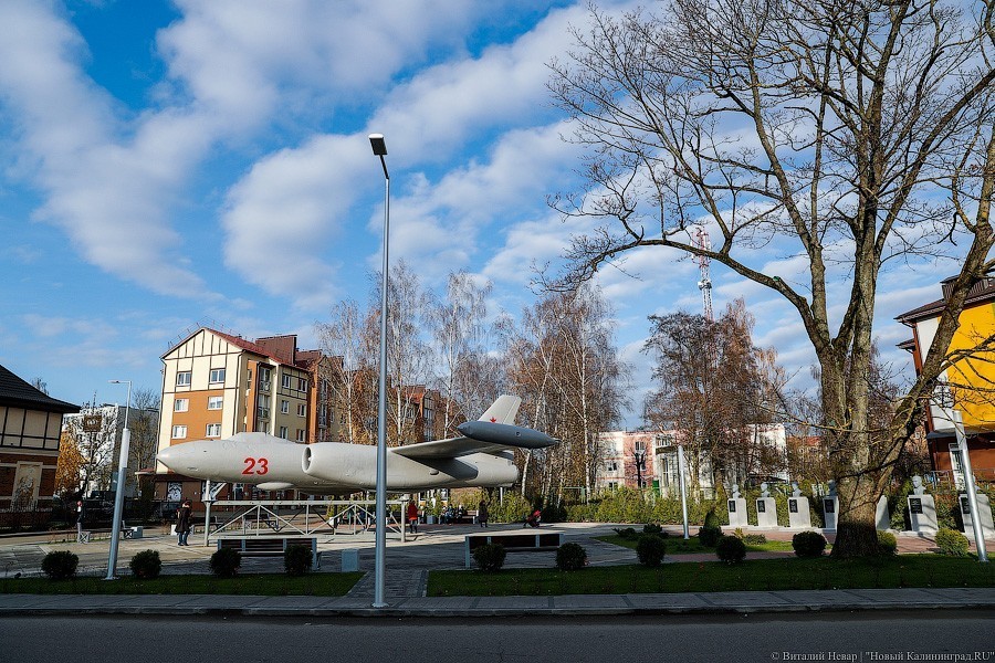 Самолет на ржавом заборе: как в Чкаловске благоустроили Аллею героев авиации
