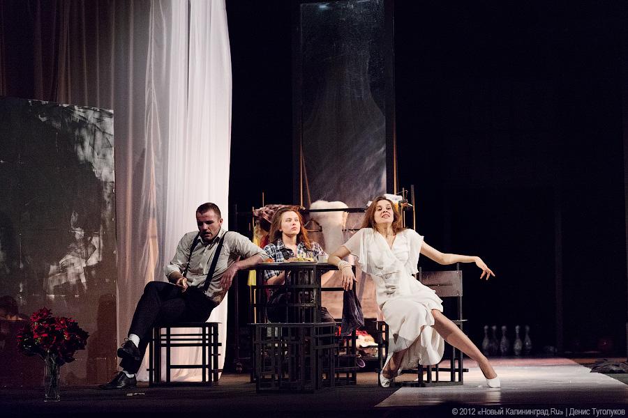 «Трамвай „Желание“ останавливается здесь»: фоторепортаж со спектакля