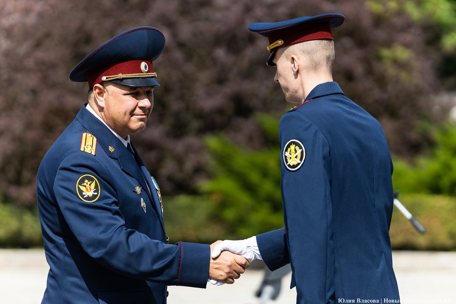 «Задача по охране мирных граждан»: как офицеры УФСИН принимали присягу (фото)