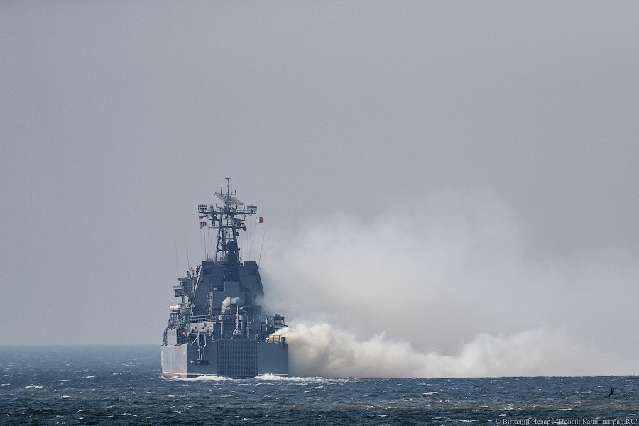 Берег в огне: на Балтфлоте отработали высадку морского десанта