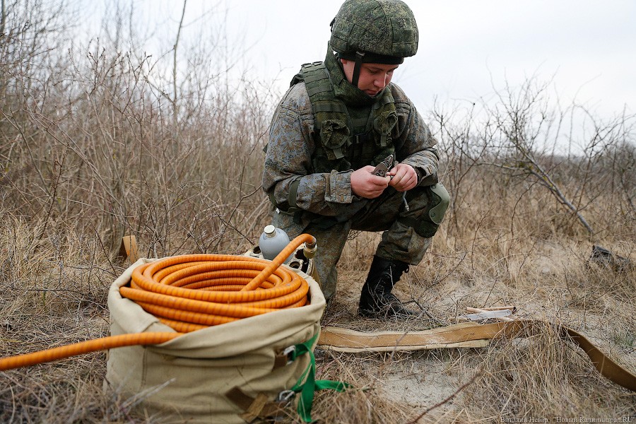 Горыныч и центнер тротила: саперы Балтфлота провели взрывные учения (фото)