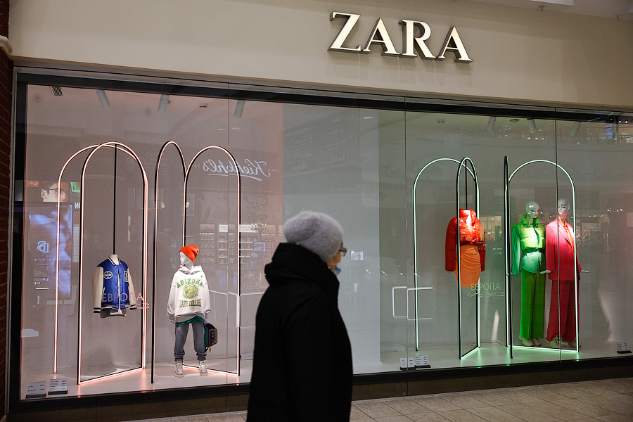 За железным занавесом: в «Европе» закрылись крупнейшие магазины одежды (фото)