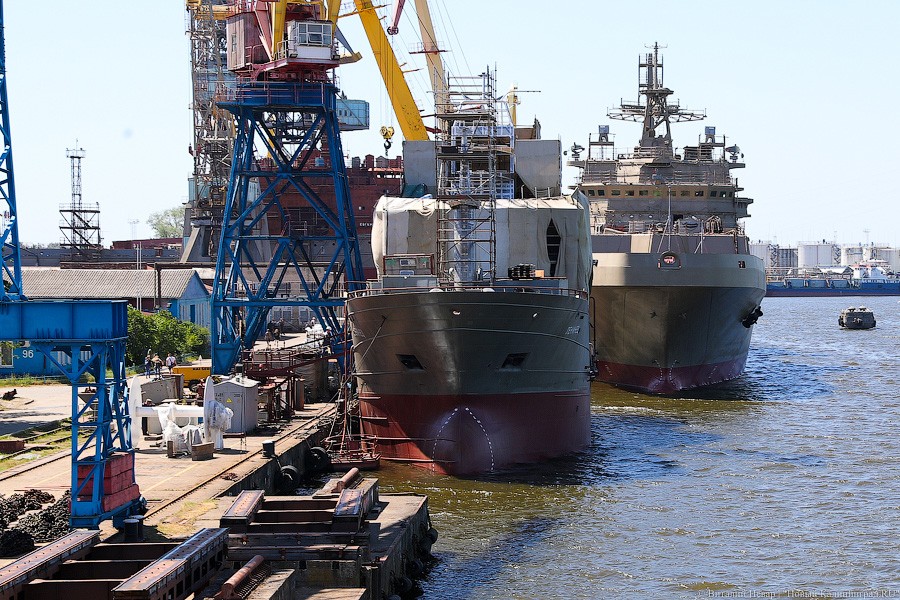 Трудный путь во флот: на БДК «Иван Грен» подняли Андреевский флаг