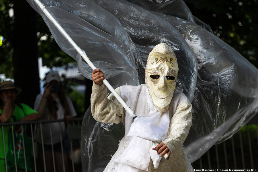 Не ложитесь на краю: как «Странствующие куклы господина Пэжо» убаюкали «Балтику» (фото)