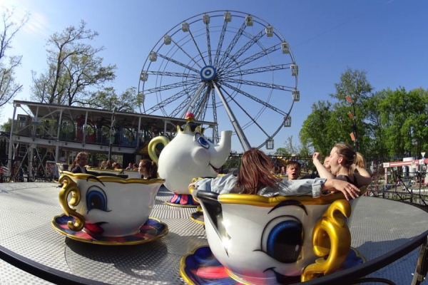 «День знаний» в парке аттракционов «Юность»: начни учебный год весело!  