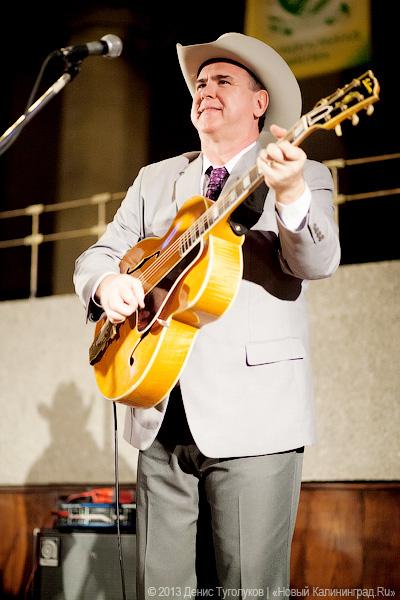 «Всем сестрам по серьгам»: фоторепортаж с концерта The Quebe Sisters Band