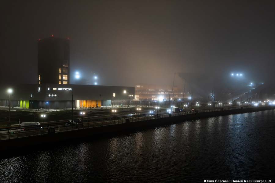 Между огнями и туманами: фотопрогулка по вечернему Калининграду