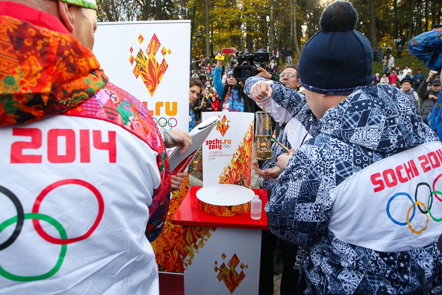 «Огоньку не найдется?»: Светлогорск встретил олимпийскую эстафету