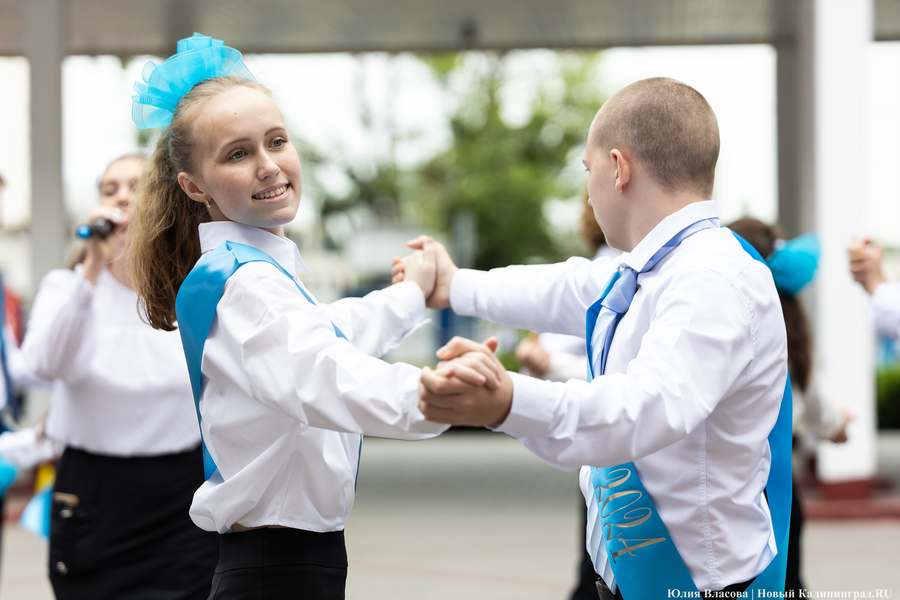 Под вальс из старого фильма: как проходил «Последний звонок» в школе № 6