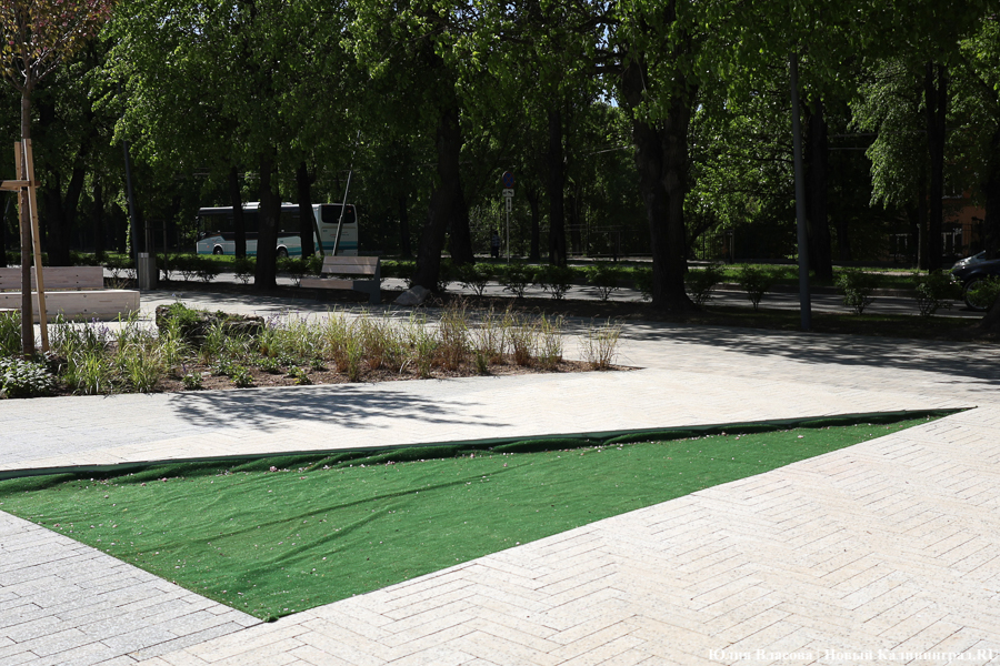На площади у Дома искусств завершается благоустройство. Вот как она выглядит (фото)