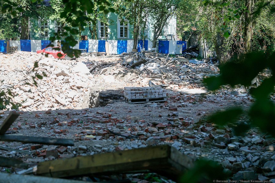Конец эпохи: в Калининграде снесли историческое здание детсада (фото)