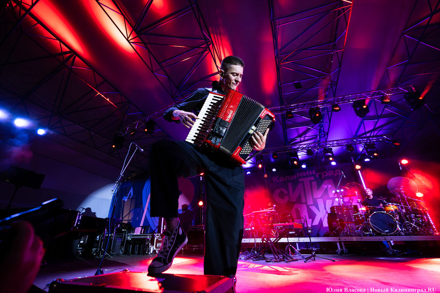 Дикие пляски цыганских шляпников: оглушительное закрытие «Калининград Сити Джаза» (фото)