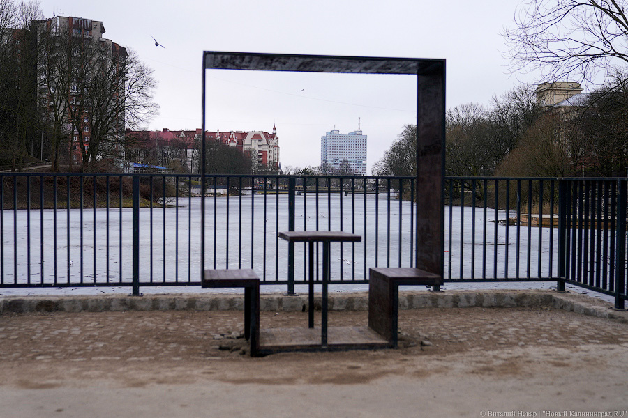 Обвалившаяся штукатурка и не только: благоустроенный за миллионы Нижний пруд после зимы