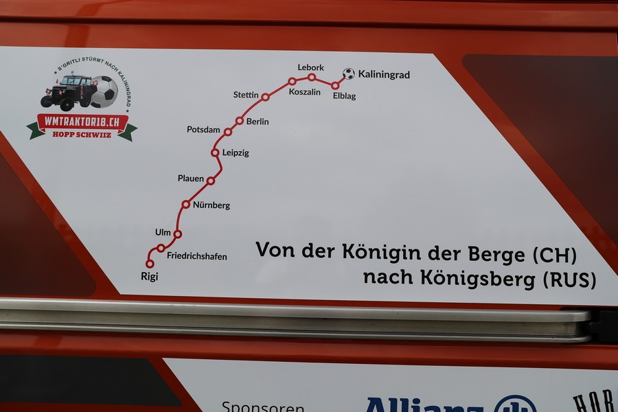 Zwei vodka!: интервью болельщиков, приехавших из Швейцарии на тракторе