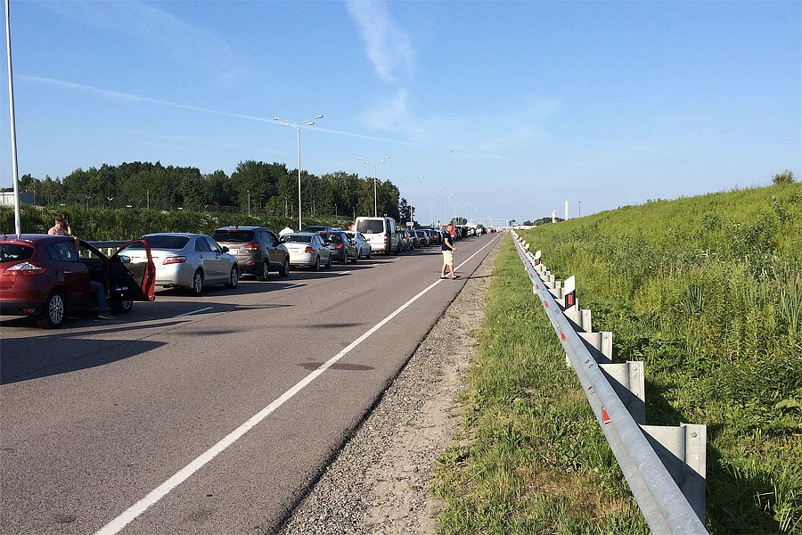 Калининградцы ответили на приостановку Польшей режима МПП очередями на границах (фото)