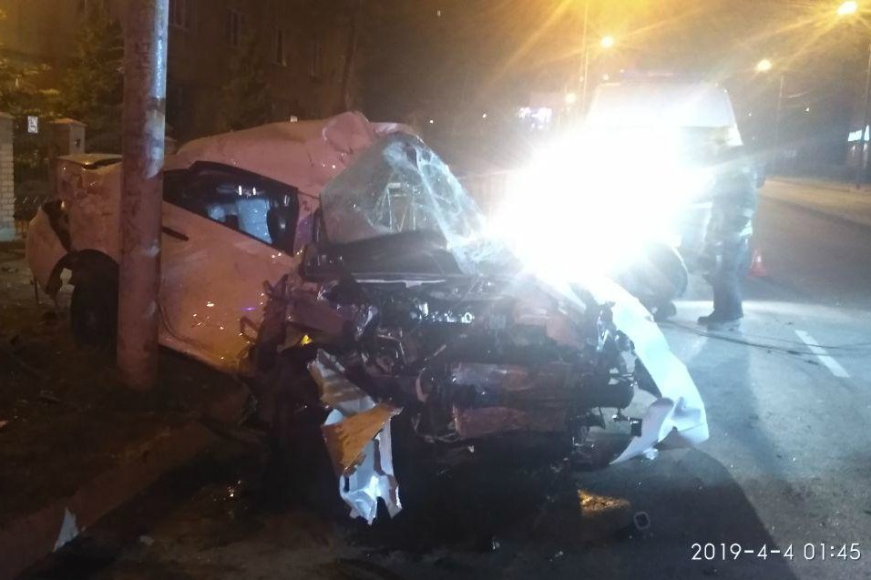 В ДТП на ул. Гагарина погиб пассажир, водителю оторвало руку (фото)