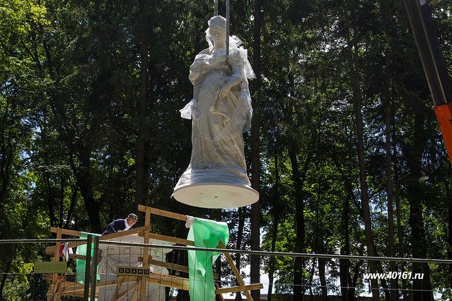В Советске установили 3-метровую мраморную скульптуру королевы Луизы (фото) 