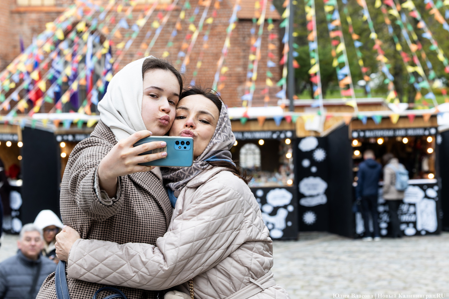 Прикидываясь Кантом: у Кафедрального собора открылась ярмарка (фото)