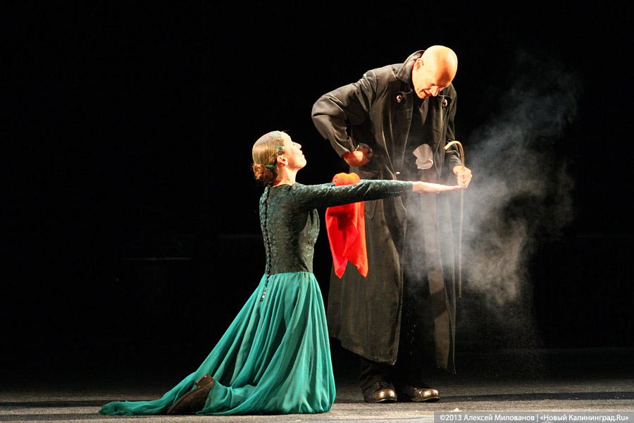 спектакль «отелло» театра meno fortas. сергей колесников спектакль калининград. москва гамлет някрошюс. спектакль «отелло» театра meno fortas. театр калининград спектакли.