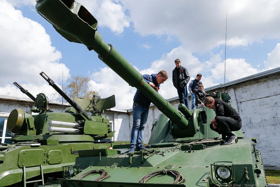 Поиграть в «танчики»: как призывникам Калининграда военную часть показывали