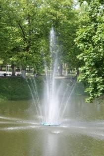 Муниципалы Гусева порадовали жителей фонтаном на реке Писса