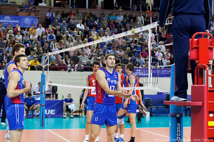 «Призрак успеха»: фоторепортаж с волейбольного матча «Россия — Сербия»