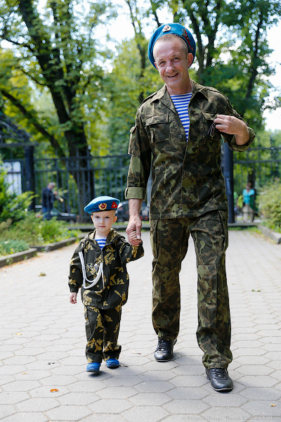 За ВДВ: в Калининграде почтили память погибших десантников