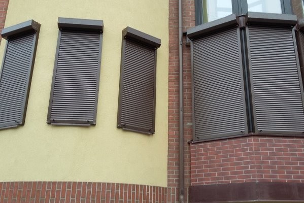 Как выбрать рольставни для частного дома или офиса: рекомендации по выбору