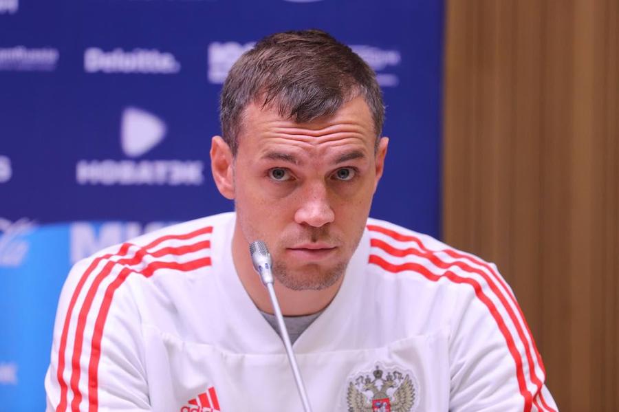 Нападающий сборной России Артем Дзюба: интересно посмотреть Калининград и стадион