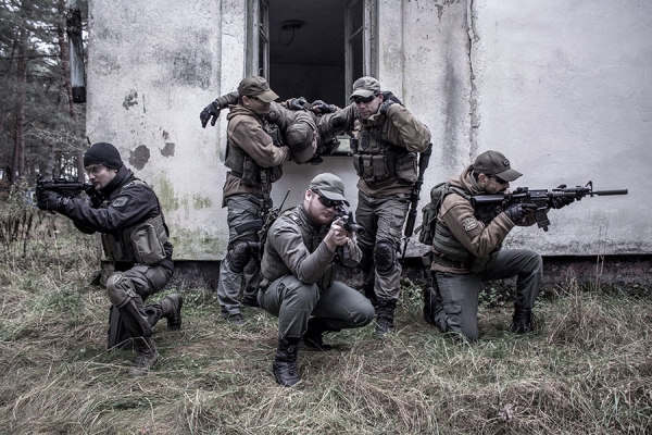 Войска Колумбии в калининградских лесах: во что играют современные мужчины?