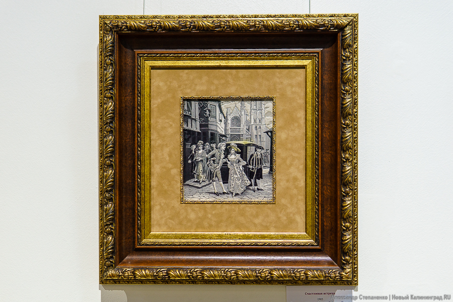 «С французским шармом»: в Калининграде открылась выставка шелковых картин (фото)