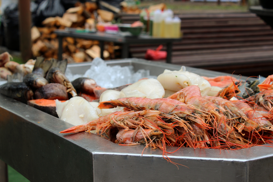 Ярмарка для метеоустойчивых: как прошло открытие гастрофестиваля на острове Канта (фото)