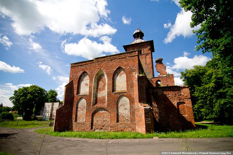 Заваренный вход и ажурные решетки: судьба кирхи в Знаменске после консервации