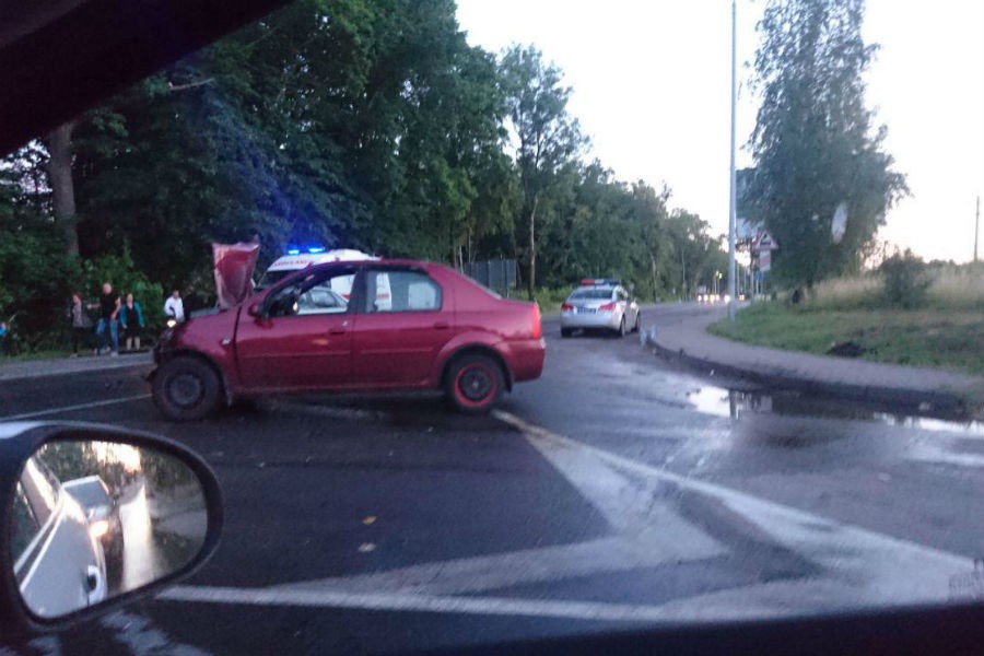В Прибрежном произошло серьезное ДТП, на месте работает скорая помощь