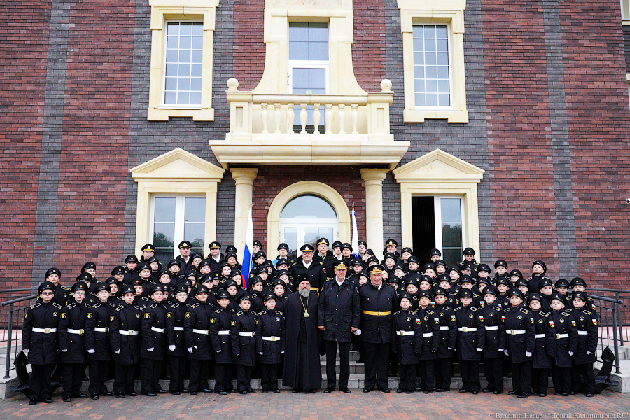 Горящие глаза, серьезные лица: первокурсников приняли в нахимовцы (фото)