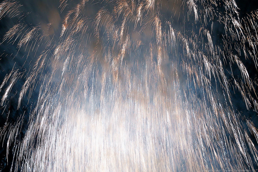 Небо, море и огни: в Зеленоградске стартовал чемпионат фейерверков