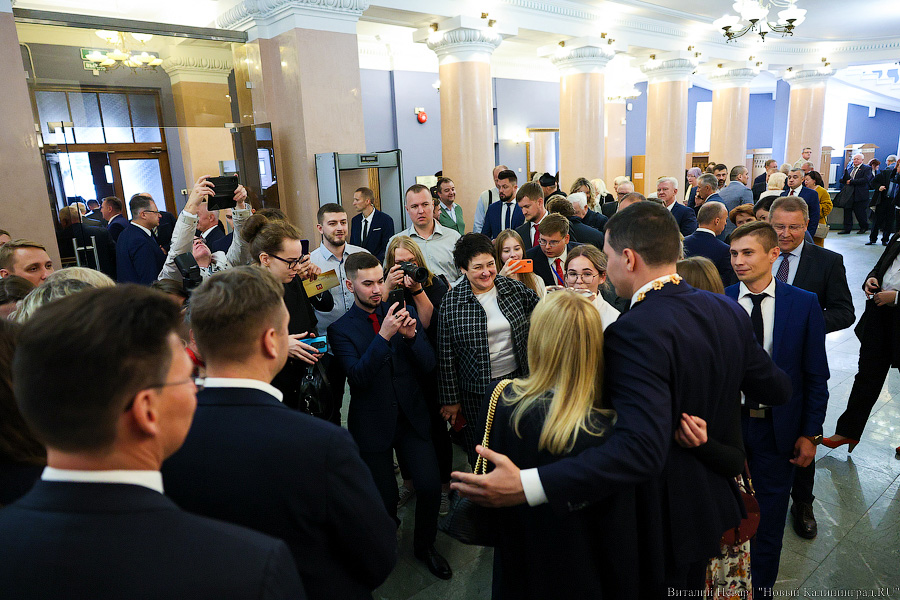 Оркестр, хор и караул: Антон Алиханов снова стал губернатором (фото)