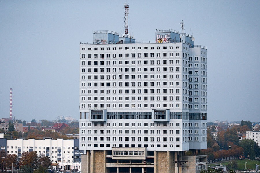 Власти не закончили подготовку бумаг по Дому Советов. Его купили больше года назад