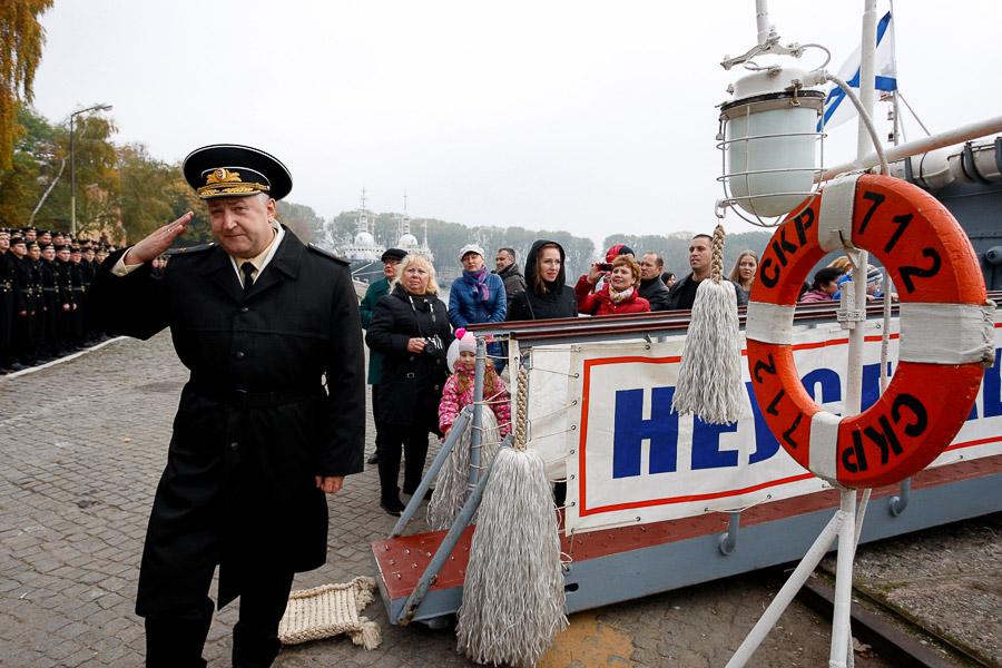 «Неустрашимый» со взбитыми сливками: боевой корабль вернулся из похода к берегам Сомали