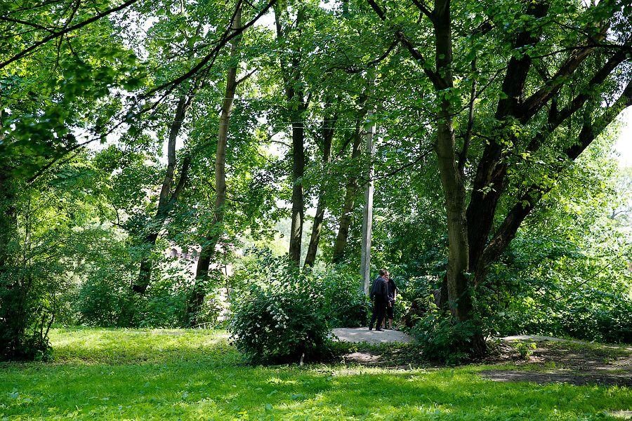 Калининградское чудо: застройщик гостиницы не вырубает, а благоустраивает 2 сквера (фото)