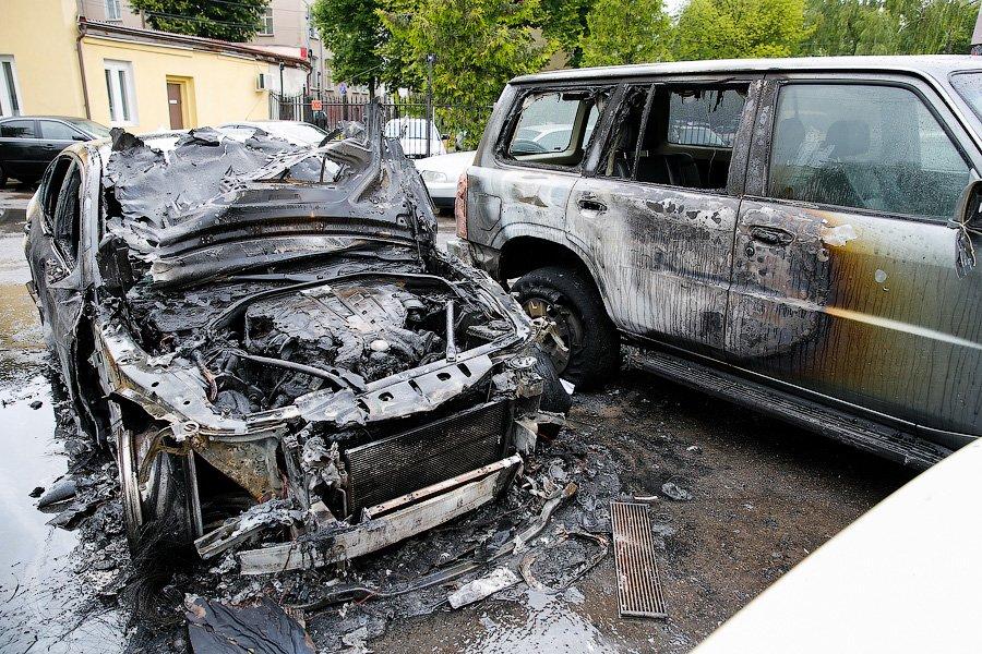 Охранник: машину Косенкова взорвали двое мужчин в масках (фото)