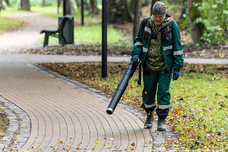 В Калининграде начали снижать шум от воздуходувок дворников (фото)