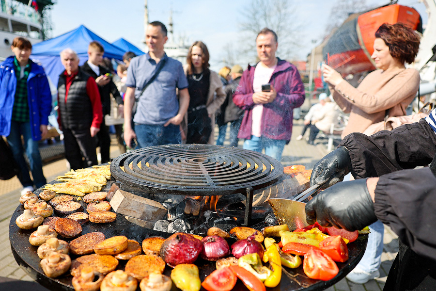 Селедка под сакурой: как прошел самый известный в России калининградский праздник (фото)