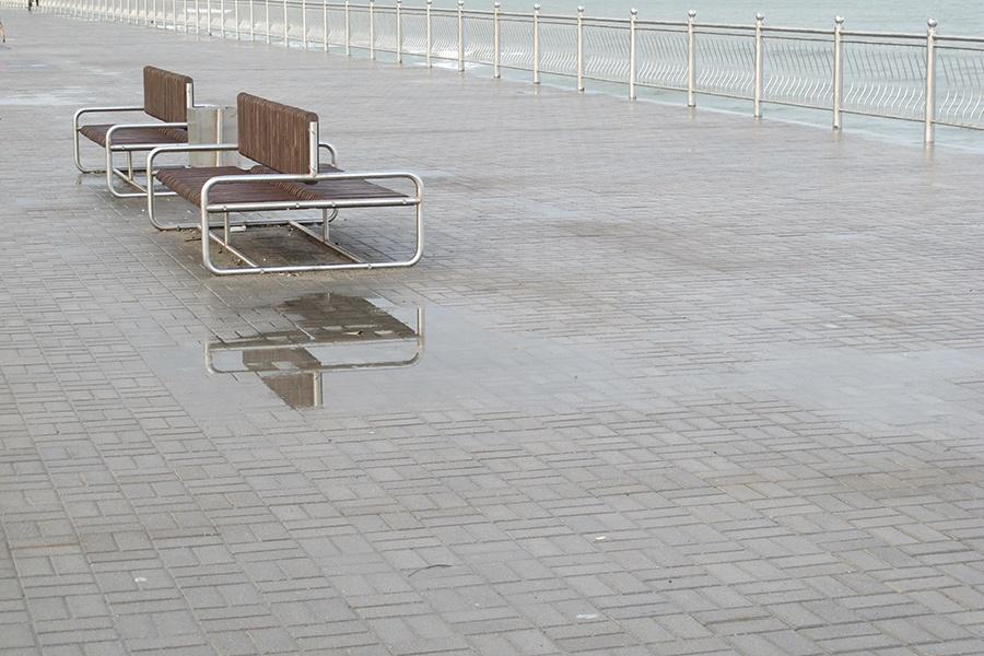 Фонари с зеленоградского променада унесло в море порывами ветра (фото)