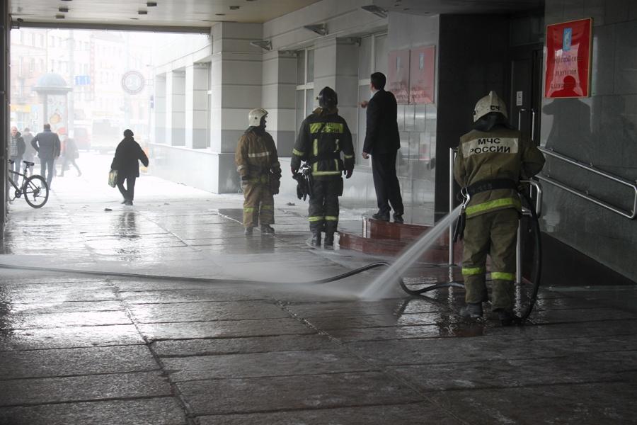 Очевидец: рядом с мэрией Калининграда мужчина [Роскомнадзор] (фото)