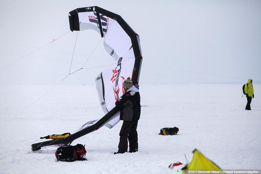 «Без тормозов»: репортаж с соревнований по сноукайтингу и айсбордингу