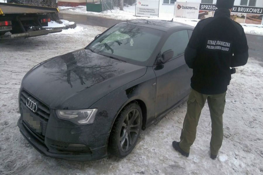 Польские пограничники задержали россиян на угнанном авто за 3,5 млн руб. (фото)