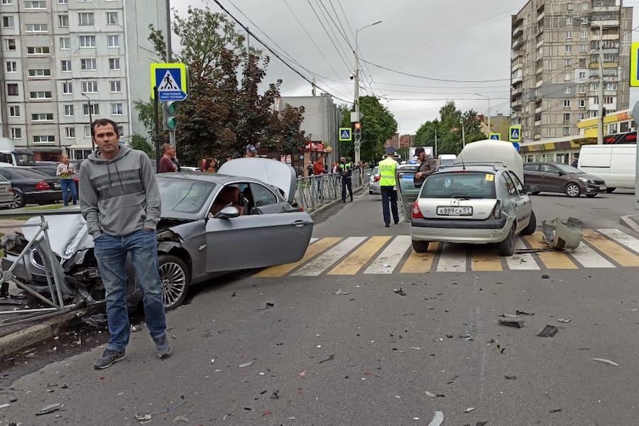 ГИБДД выложила видео с комментариями столкнувшихся на Горького водителей