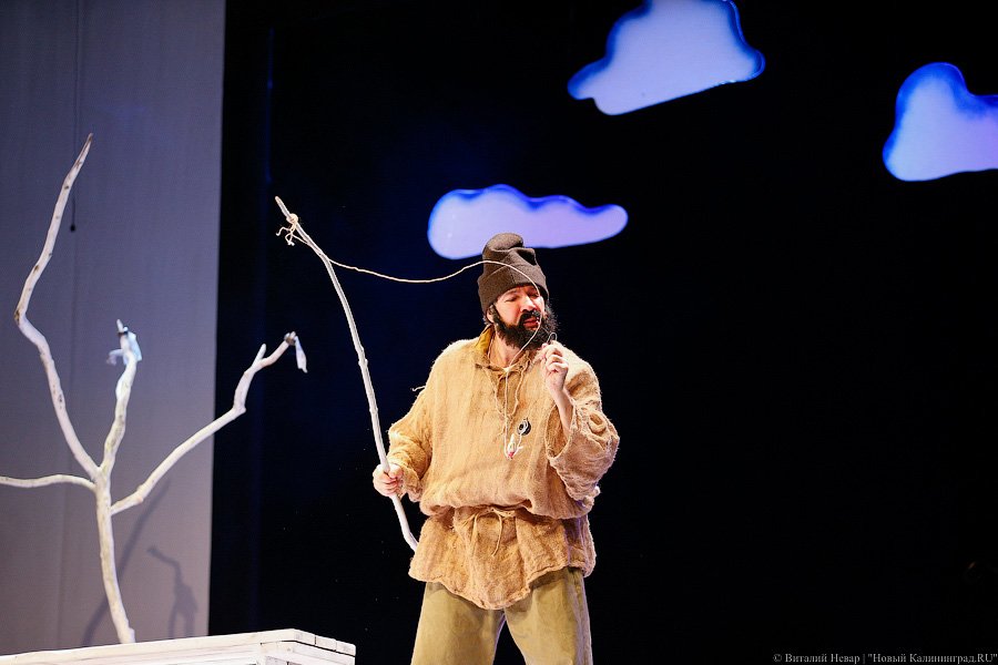 Попались на удочку: как прошла премьера спектакля «Рыбалка с Чеховым»